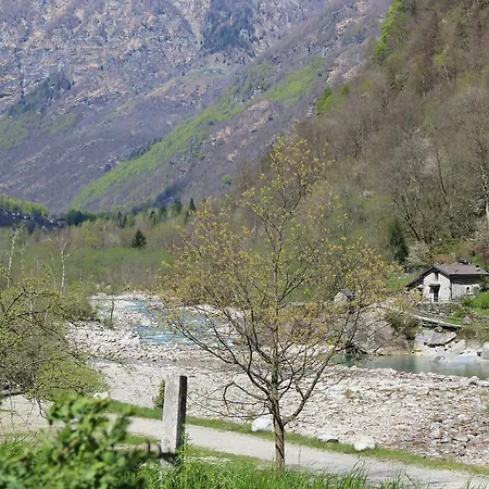 アパート Myverzasca Casa Rossa Brione